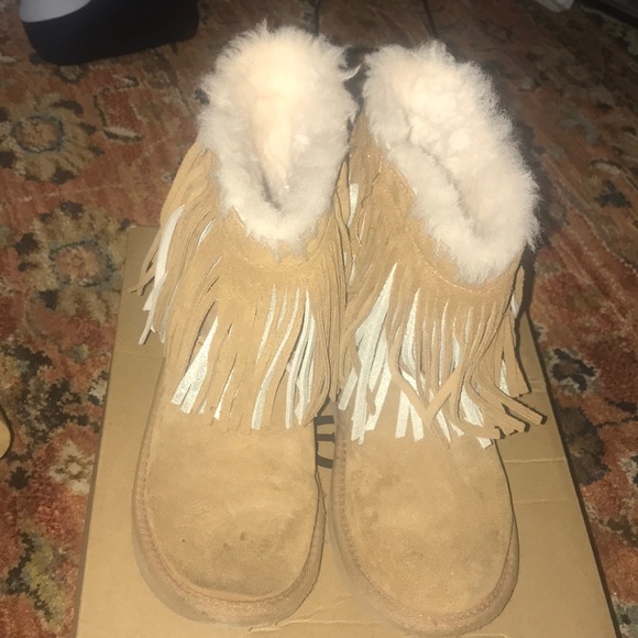 Very cute Suede Girls Tan UGG boots - Picture 1 of 4